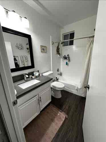 Room available in Sherman Oaks