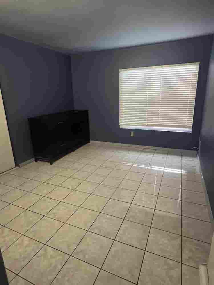 Spacious Room for rent!!