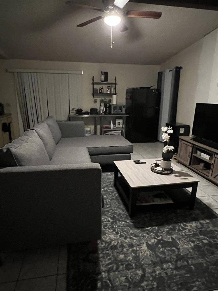 Spacious Room for rent!!