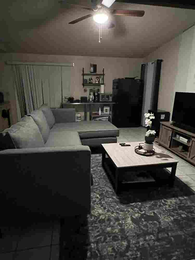 Spacious Room for rent!!