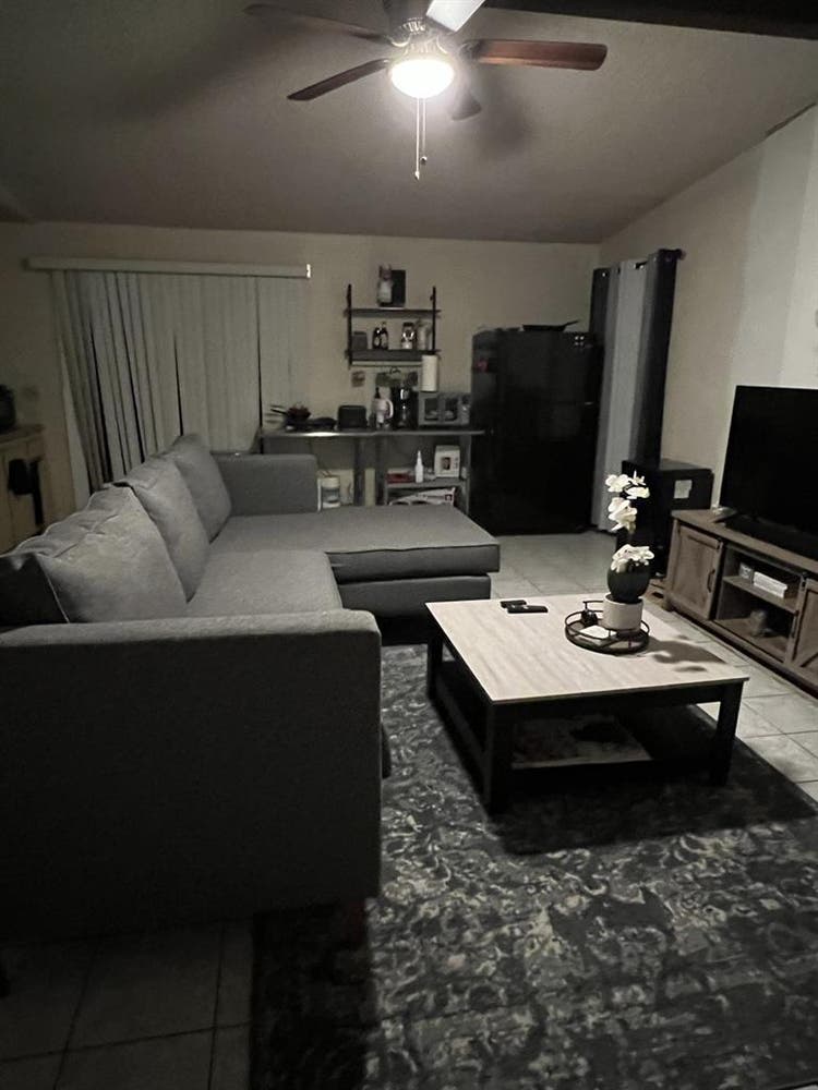 Spacious Room for rent!!