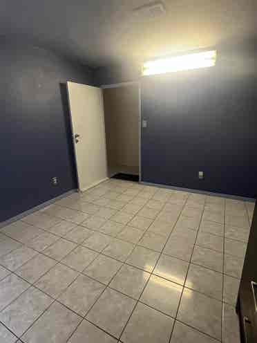 Spacious Room for rent!!