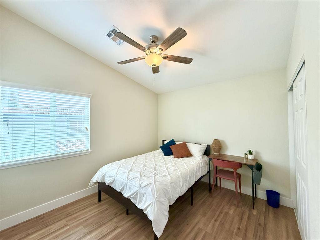 Bright, comfortable rooms for rent