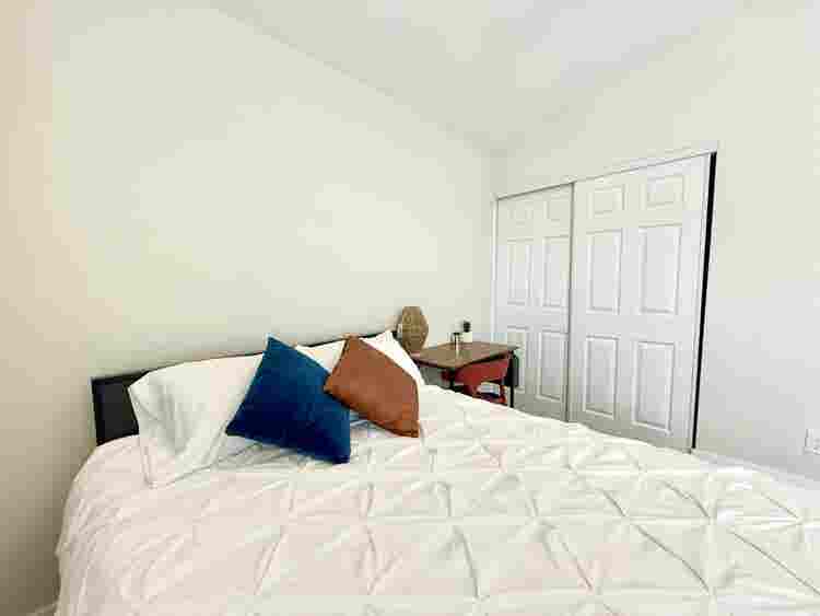 Bright, comfortable rooms for rent