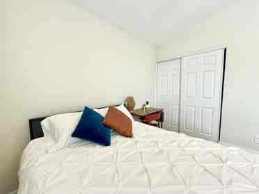 Bright, comfortable rooms for rent