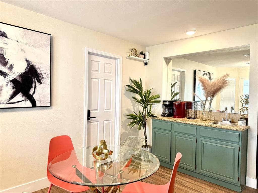 Bright, comfortable rooms for rent
