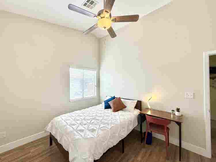 Bright, comfortable rooms for rent
