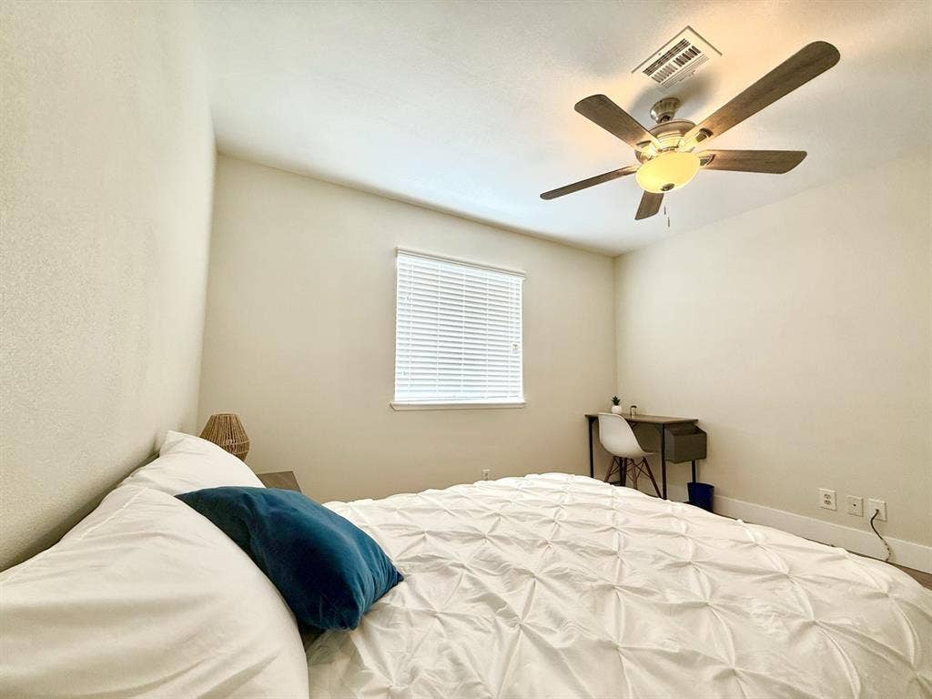 Bright, comfortable rooms for rent