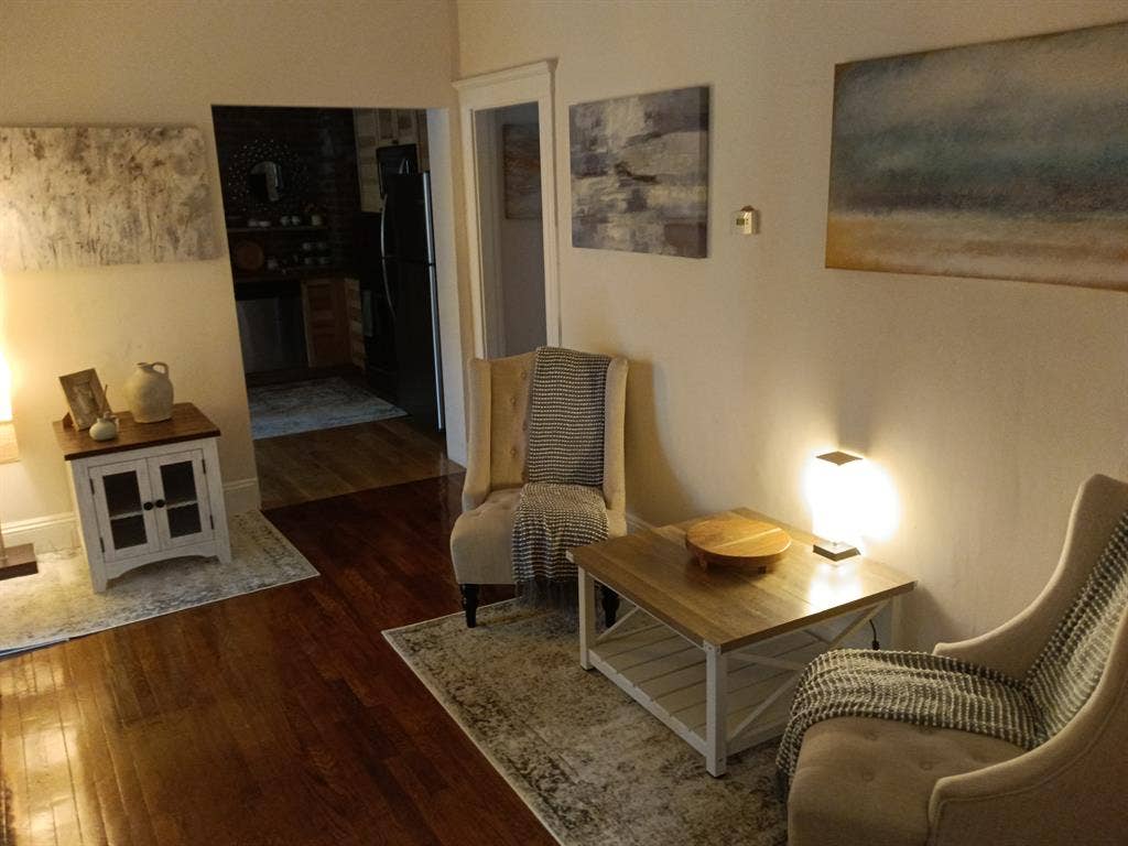 HUGE ROOM inc UTILITIES