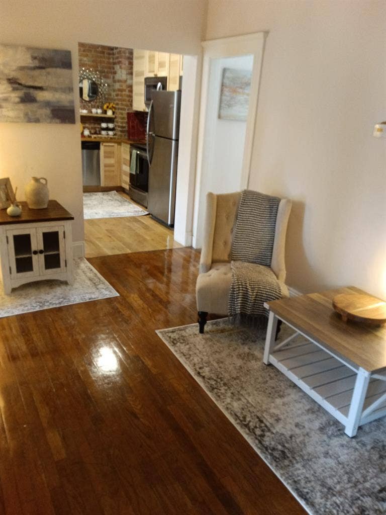 HUGE ROOM inc UTILITIES