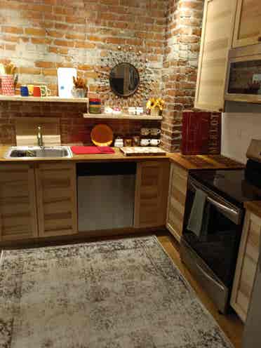 HUGE ROOM inc UTILITIES