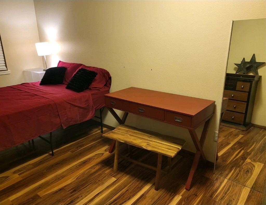 deposit. Clean, cozy home