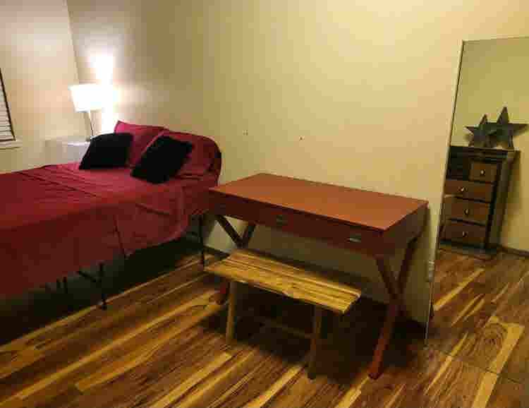 deposit. Clean, cozy home