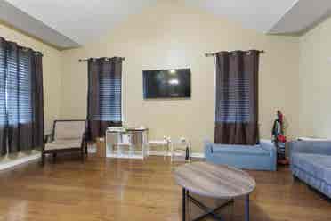 5 BR in Georgetown