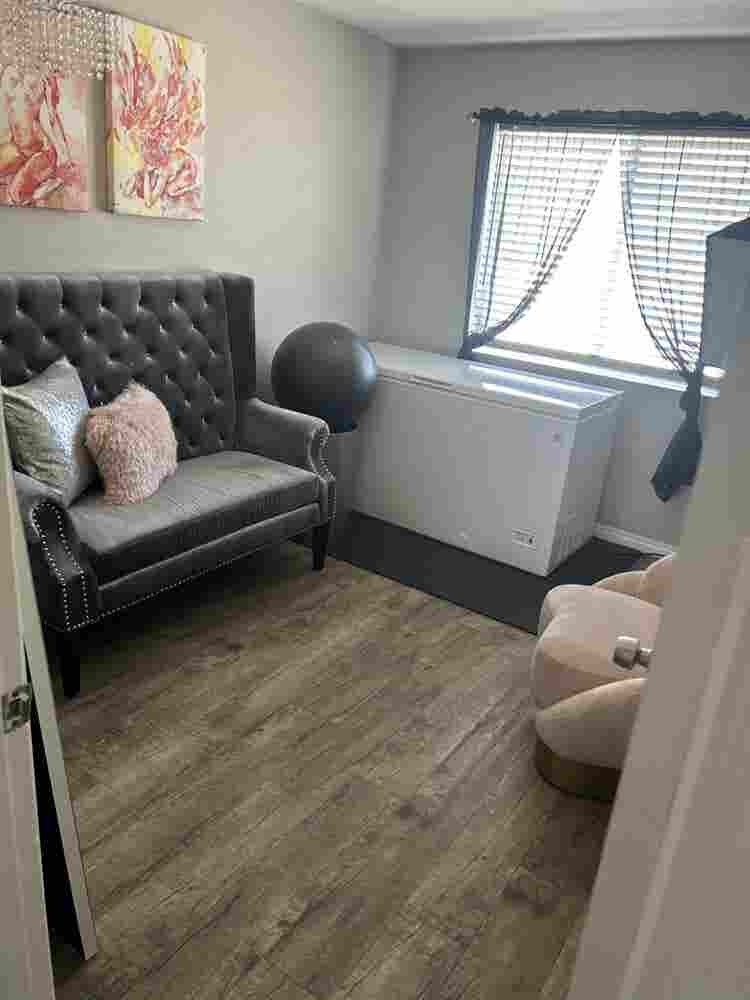 Large room in 4 bedroom house
