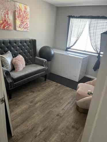 Large room in 4 bedroom house