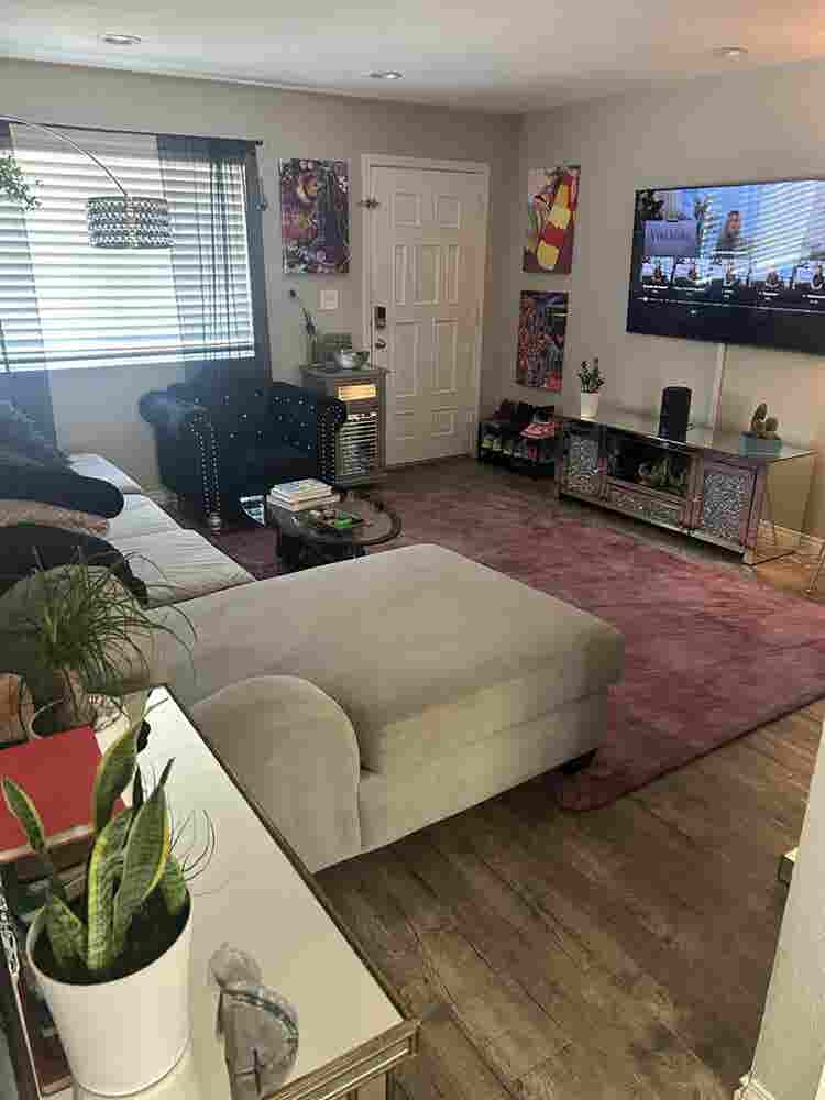 Large room in 4 bedroom house