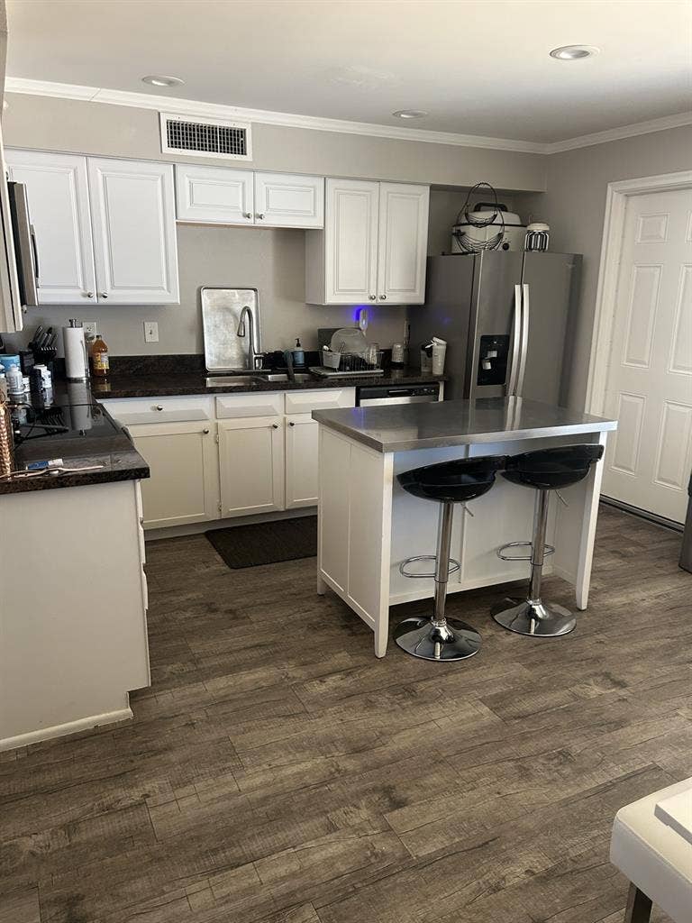 Large room in 4 bedroom house