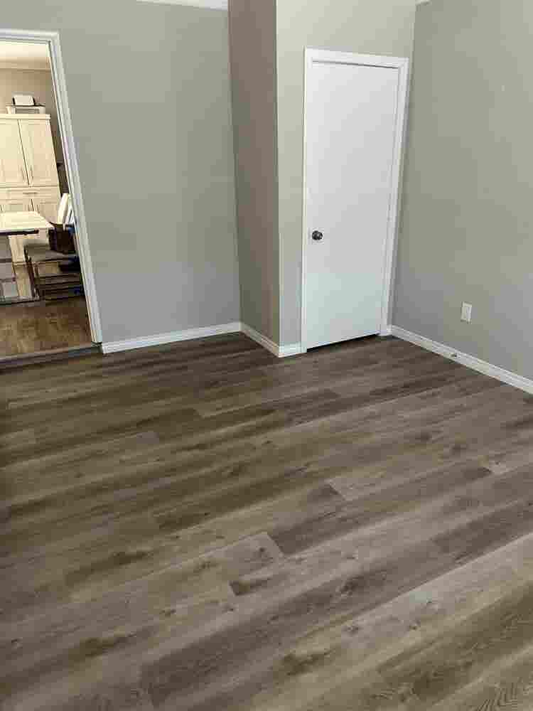 Large room in 4 bedroom house