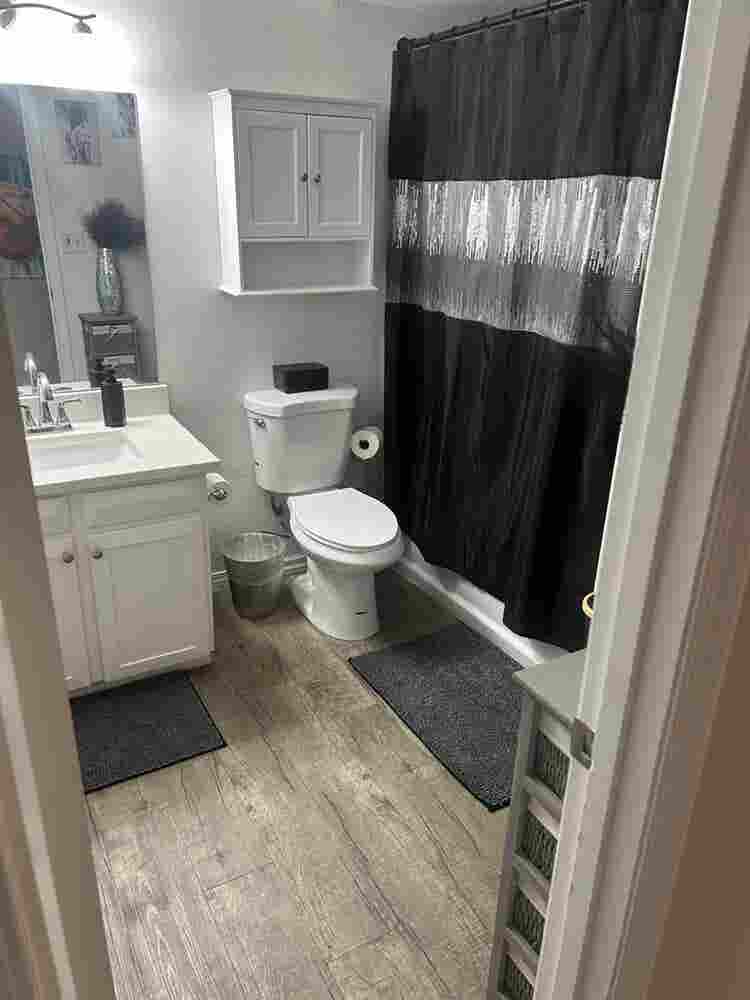 Large room in 4 bedroom house