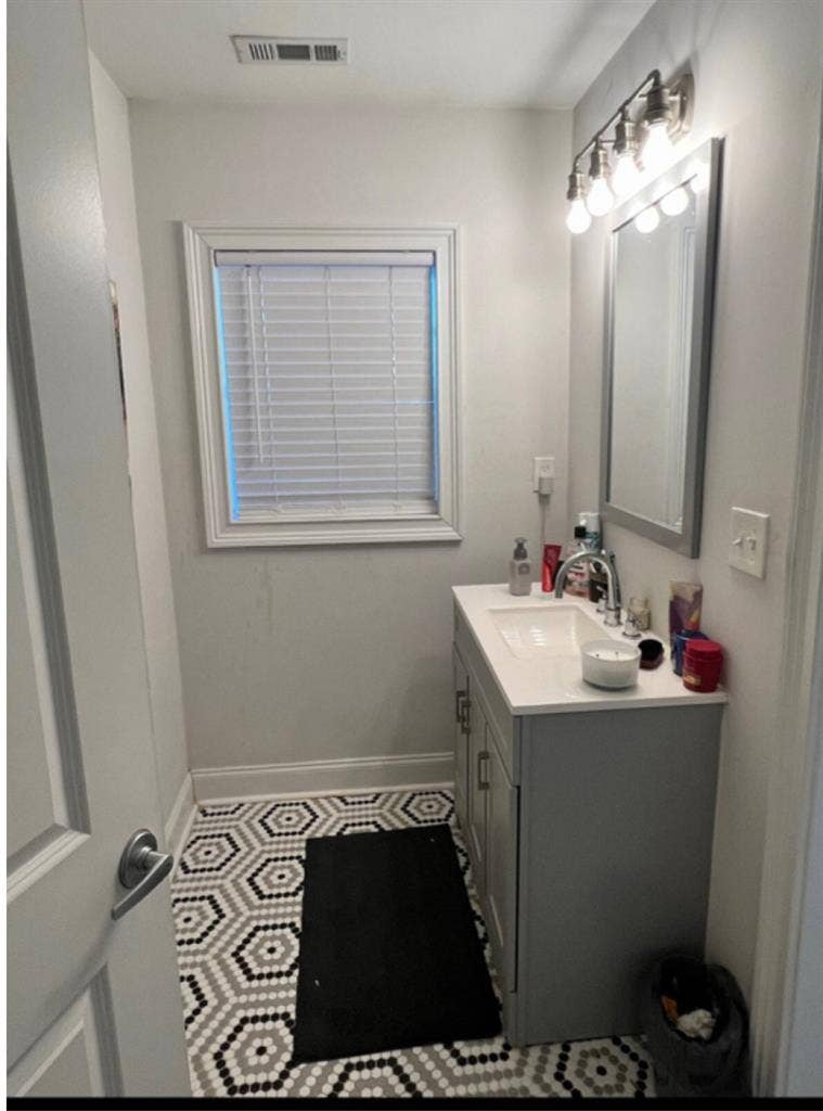 Seeking responsible roommate