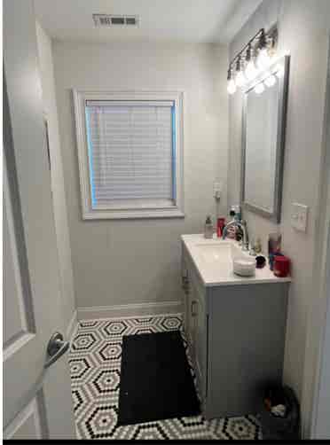 Seeking responsible roommate