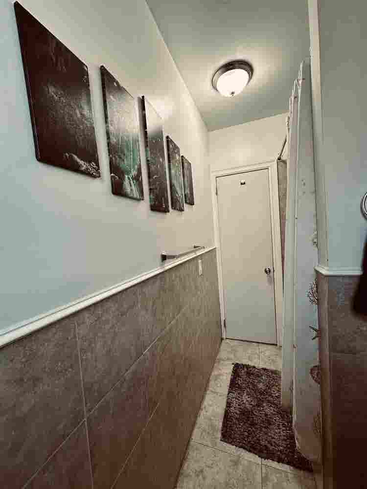 AstoriaNO FEE💃Female roomie wanted
