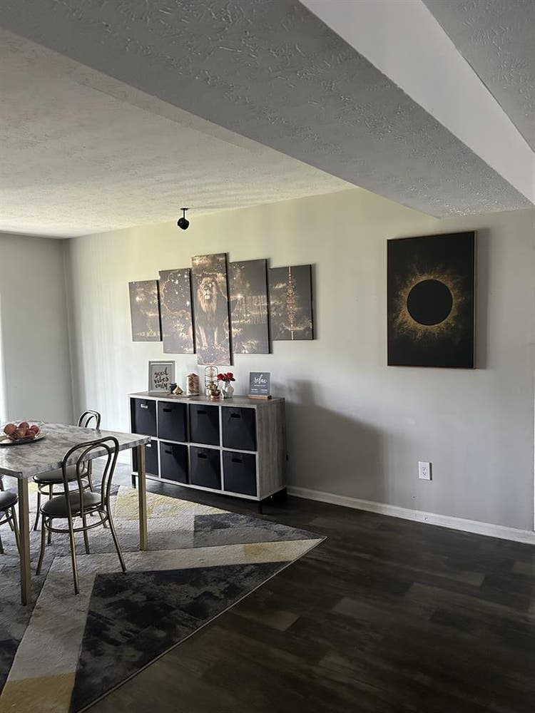 Short-Term Room Rental for Women