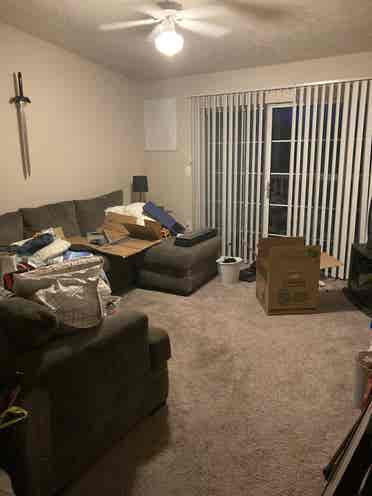 3rd floor apartment room offer M/F