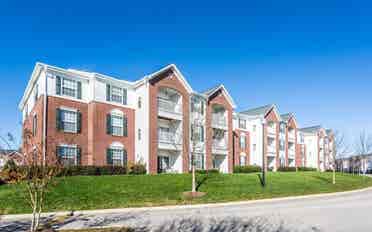 3rd floor apartment room offer M/F
