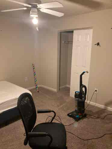 3rd floor apartment room offer M/F