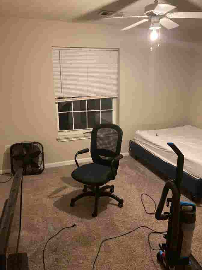 3rd floor apartment room offer M/F
