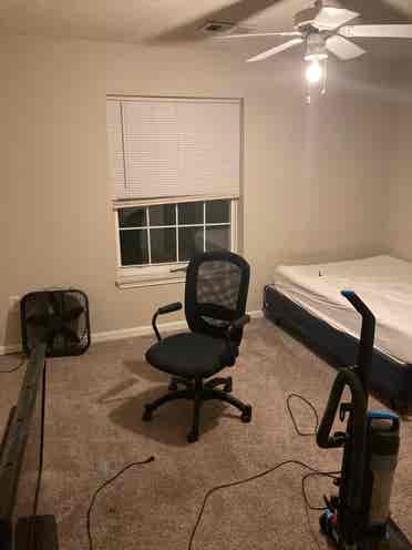 3rd floor apartment room offer M/F