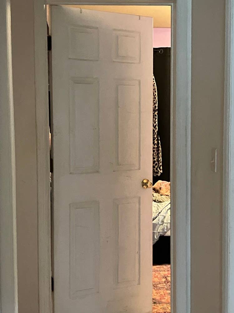 Looking for a third roommate !!