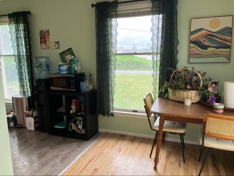 Looking for a third roommate !!