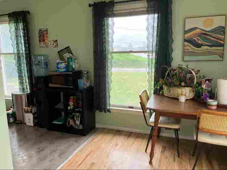 Looking for a third roommate !!
