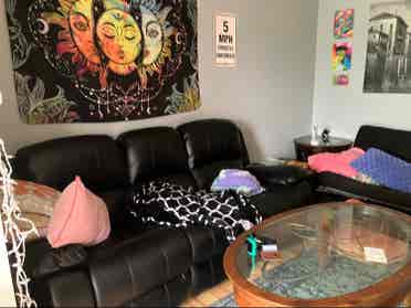 Looking for a third roommate !!
