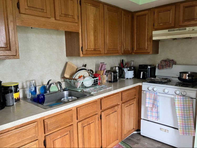 Looking for a third roommate !!