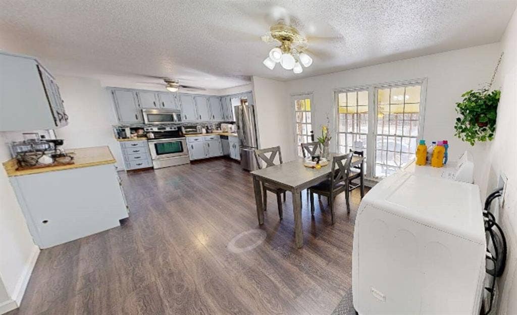 Rooms Available Now in Clarksville!