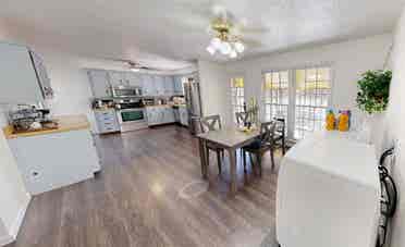 Rooms Available Now in Clarksville!