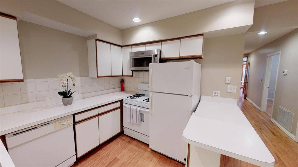 1 BR in Chicago