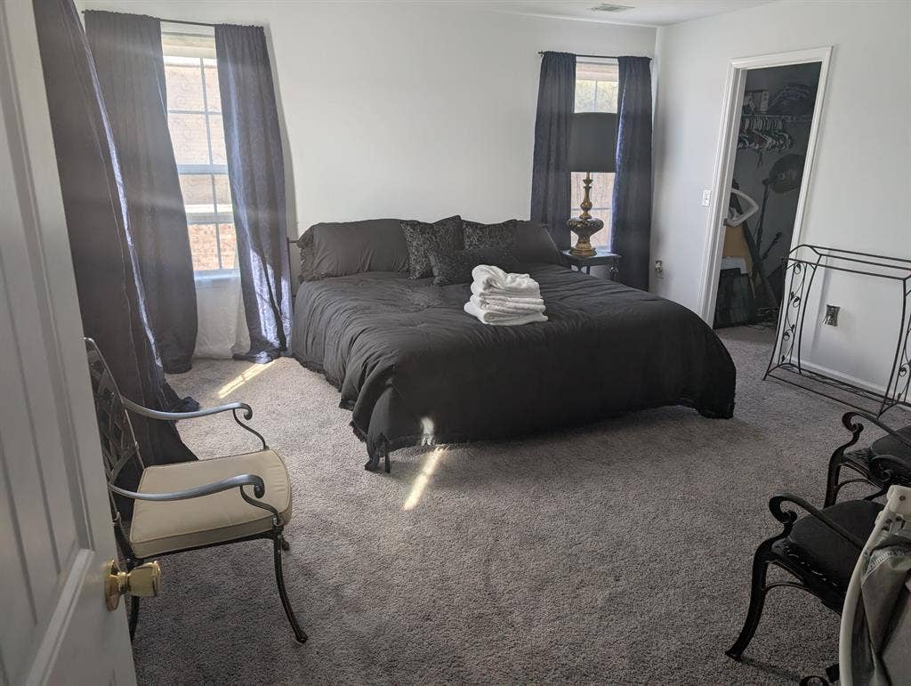 Nice Room available IMMEDIATELY