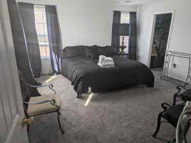 Nice Room available IMMEDIATELY