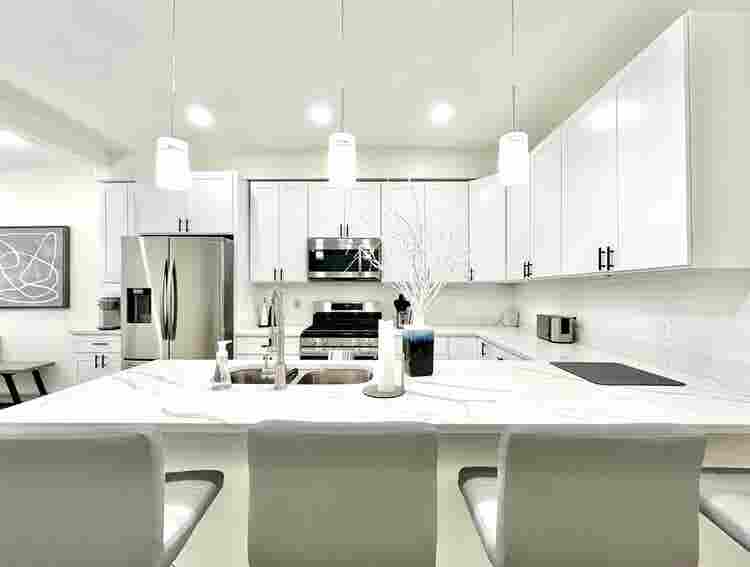 Furnished Primary Room for Rent!