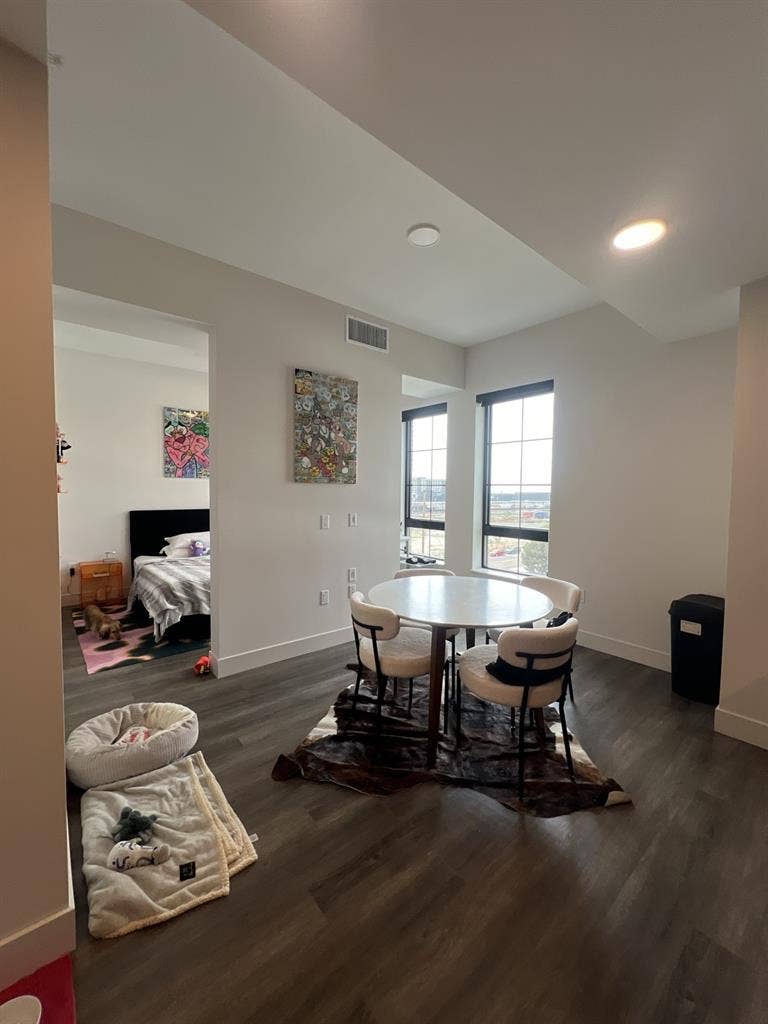 Luxury studio
available Aug 1st