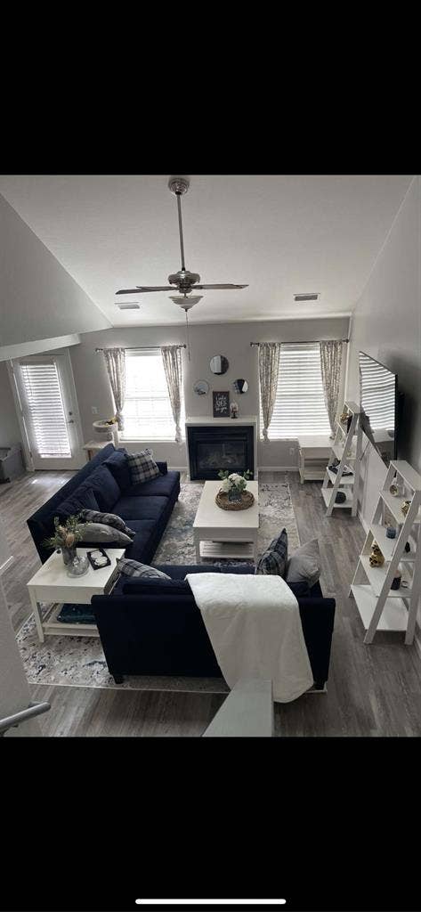 Townhouse room for rent!