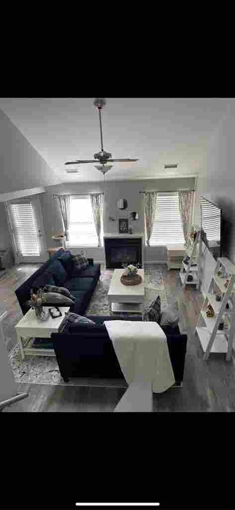 Townhouse room for rent!