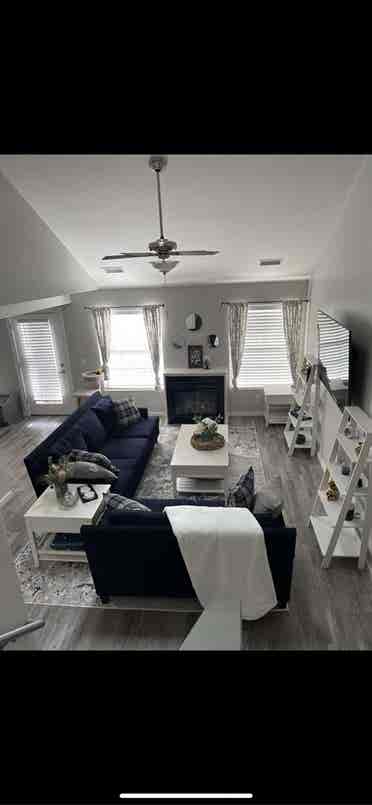 Townhouse room for rent!
