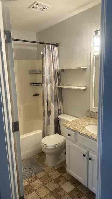 Townhouse room for rent!