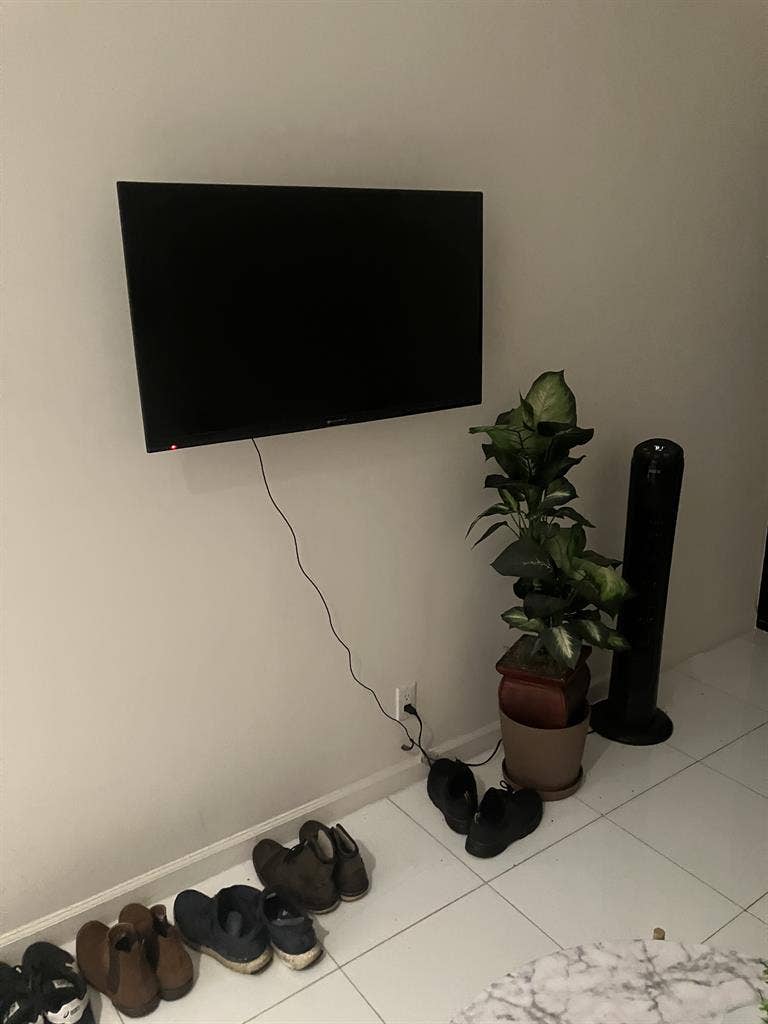 Room in nice apt near Central P W/D